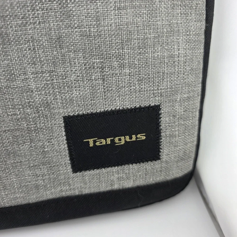 Targus Laptop Sleeve Case Black 14 Inch Zippered Pre-Owned‎